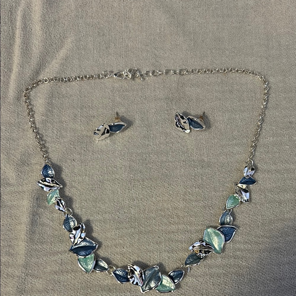Elegant Silver and Blue Necklace Set